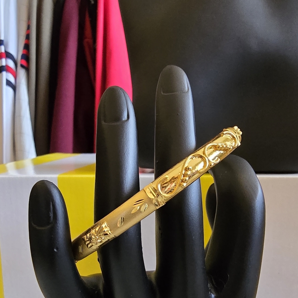 Elegant Gold Tone Bangle Bracelet